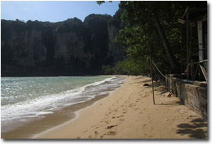 Playa de Ton Sai con marea alta